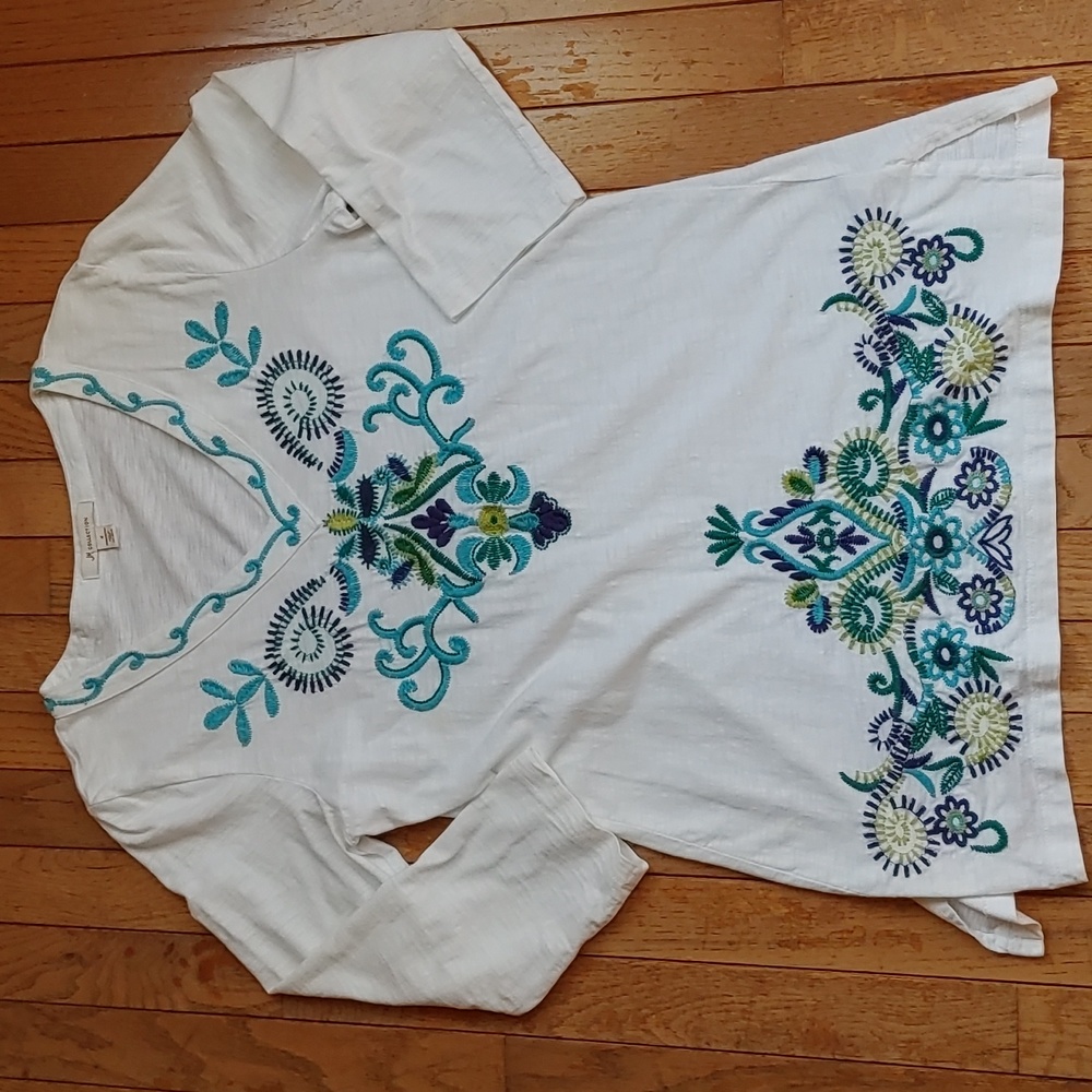 ♦️3 for $15 White Cotton Embroidered Casual Top